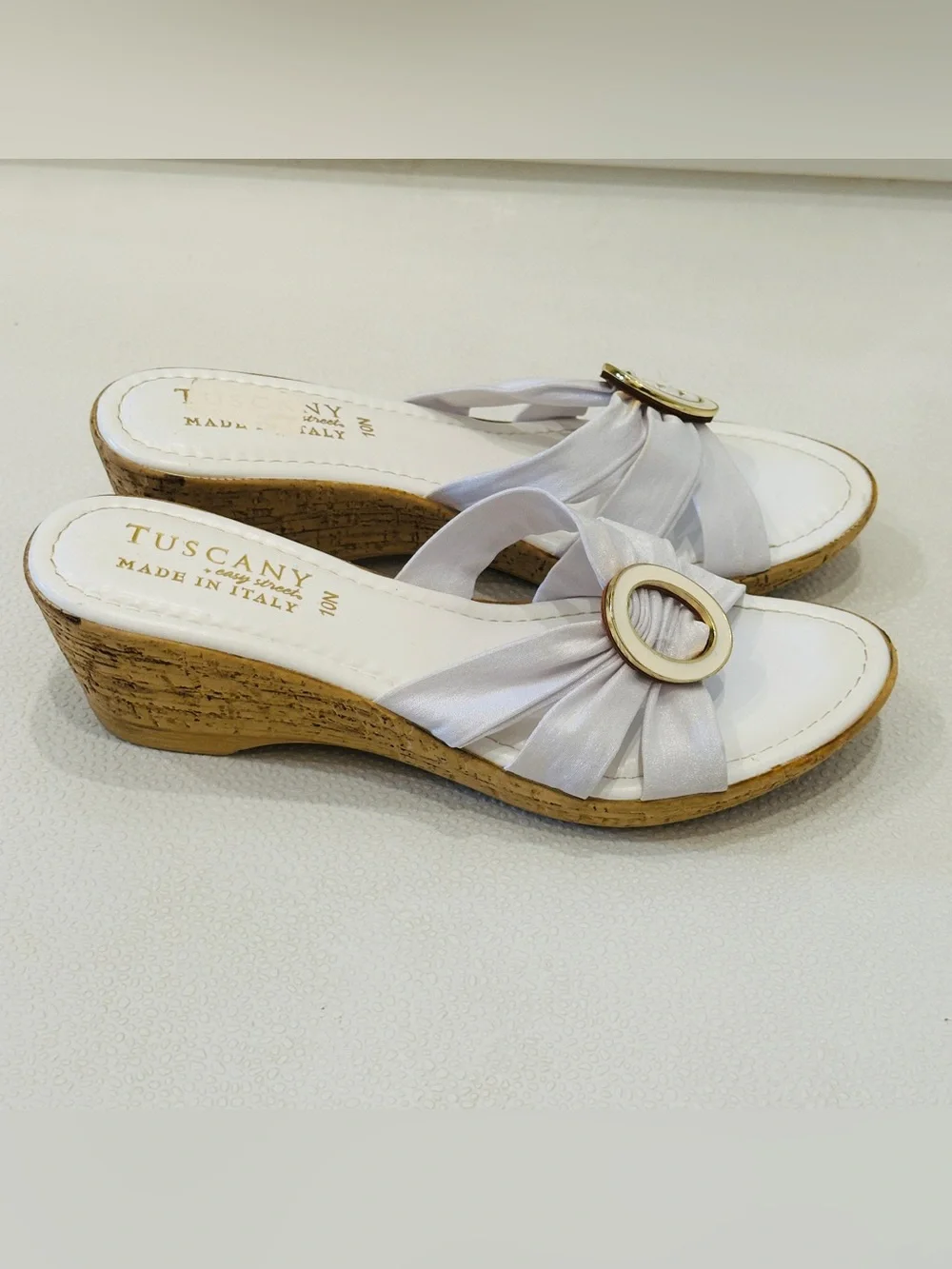 ❇️Tuscany white leather wedge sandals with gold buckle detail
